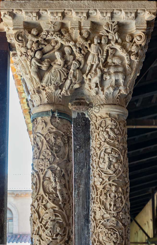 Monreale, Duomo, chiostro del monastero benedettino (XII secolo): capitello E 1, faccia Est; "Natività".