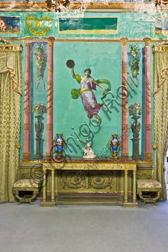 Palermo, Palazzo Reale o Palazzo dei Normanni, Appartamento Reale, Sala Pompeiana: "Ninfa danzante", pittura murale a secco di Giuseppe Patania, 1830 circa.