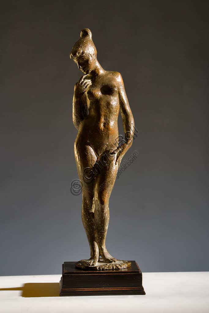 Assicoop - Unipol Collection: Carlo Baraldi (1860-1935), "Standing Female Nude". Bronze statue, h cm 64.