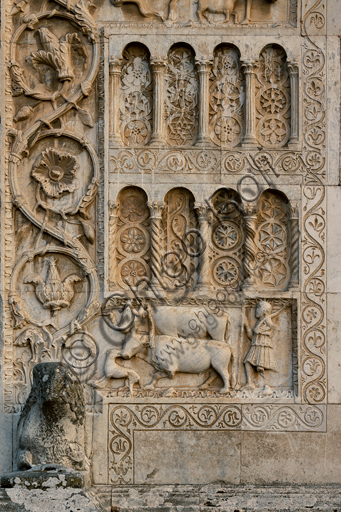  Spoleto, St. Peter's Church: the façade. It is characterized by Romanesque reliefs (XII century). Detail of a few orders of decorative arches on columns with a background of flowers, stylized animals and geometric figures.