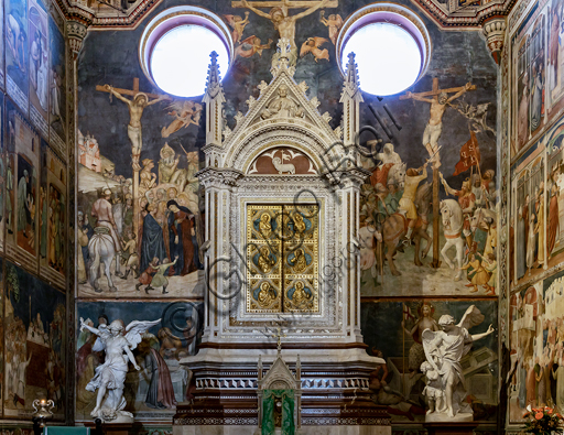  Orvieto,  Basilica Cathedral of Santa Maria Assunta (or Duomo), the interior: the Chapel of the Corporale with the marble tabernacle designed by Niccolò da Siena (1385) and then continued under the direction of the Orcagna. The frescoes are by Ugolino di Prete Ilario and others. (1357-64).