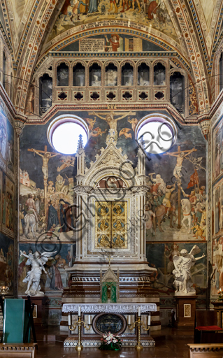 Orvieto, Basilica Cattedrale di Santa Maria Assunta (o Duomo), interno: la Cappella del Corporale con il tabernacolo marmoreo su disegno di Niccolò da Siena (1385) e poi continuato sotto la direzione dell'Orcagna. Gli affreschi sono di Ugolino di Prete Ilario e aiuti. (1357-64).