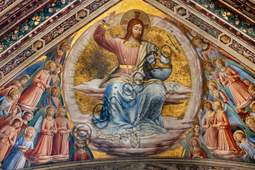 Orvieto, Basilica Cattedrale di Santa Maria Assunta (o Duomo), interno, Cappella Nova o Cappella di S. Brizio, la volta: vela con Cristo giudice e angeli, affresco di Beato Angelico con alcune integrazioni (bordure e testine) di Benozzo Gozzoli, 1447-9. 