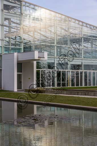 Padova, l'Orto Botanico: la grande serra del Giardino della Biodiversità. 