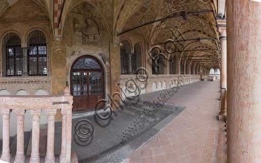 Padova, Palazzo della Ragione:  loggia esterna.