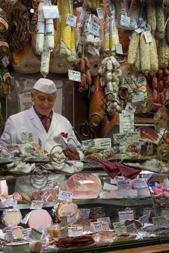   Padua, piazza delle Frutta or dei Frutti, corridor of the food market: the stall of Borsetto Delicatessen.