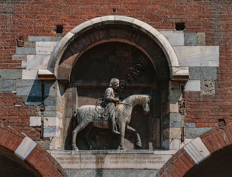 Palazzo della Ragione: rilievo antelamico di Oldrado da Tresseno a cavallo.
