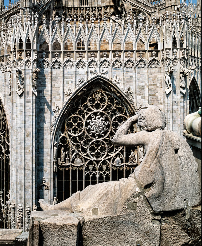  Palace of the Veneranda Fabbrica: view of the apses of the Cathedral. In the foreground, one of the statues which flank the facade clock.