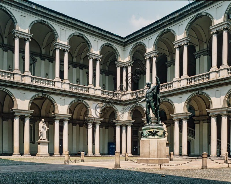  Palace of Brera: the central courtyard by Francesco Maria Richini (XVII century), with two orders of arches.