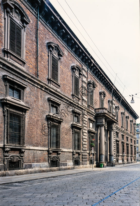 Palazzo di  Brera: veduta della facciata con il portale d’accesso di Giuseppe Piermarini (1774).