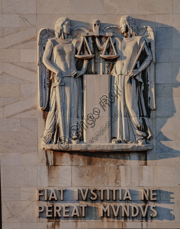  Palace of Justice, built in the 1930s by the architect Marcello Piacentini: bas-relief on Via S. Barnaba.