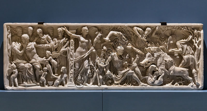 Palazzo Ducale, Appartamento di Troia: Fronte di sarcofago con scene del mito di Adone, marmo proconnesio, fine II secolo d.C.