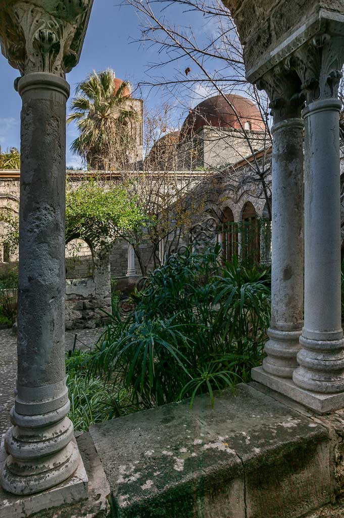 Palermo, Chiesa di San Giovanni degli Eremiti: il chiostro.Sito UNESCO: Palermo arabo-normanna.