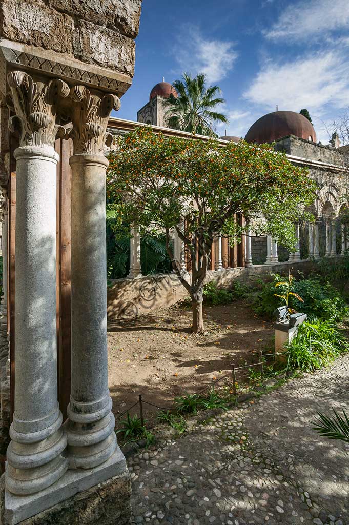 Palermo, Chiesa di San Giovanni degli Eremiti: il chiostro.Sito UNESCO: Palermo arabo-normanna.