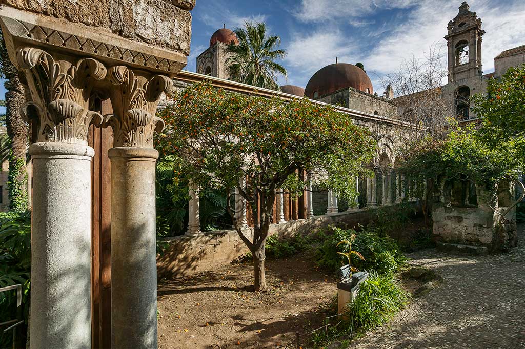 Palermo, Chiesa di San Giovanni degli Eremiti: il chiostro.Sito UNESCO: Palermo arabo-normanna.