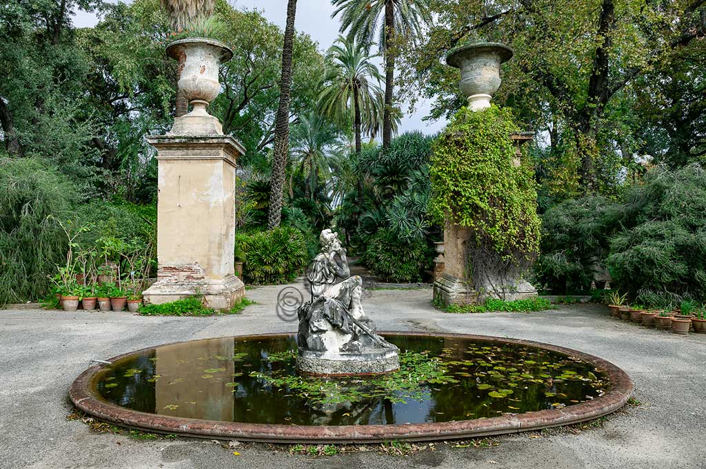 Palermo, the Botanical Gardens: a fountain with a statue.