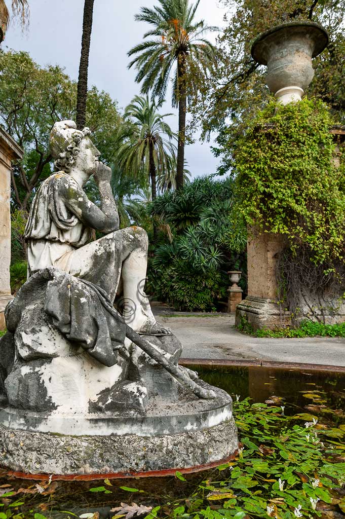 Palermo, Orto Botanico: fontana con statua.