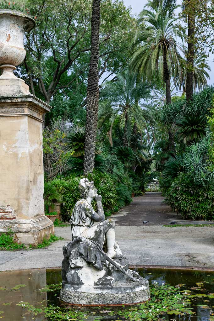 Palermo, the Botanical Gardens: a fountain with a statue.