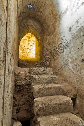 Palermo, Palazzo Reale o Palazzo dei Normanni, ala Montalto, le segrete: una rampa di scale sottostante il cortile della Fontana.