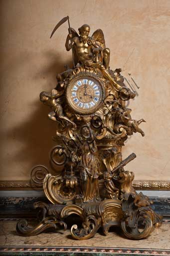 Palermo, Palazzo Reale o Palazzo dei Normanni, Appartamento Reale, Sala Gialla:  orologio da tavolo in bronzo dorato, secolo XIX (Crono, il Tempo con la falce).