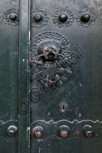 Palermo, Palazzo Reale o Palazzo dei Normanni,  Cappella Palatina (Basilica), parete settentrionale, porta con decorazione a motivi geometrici: battiporta.