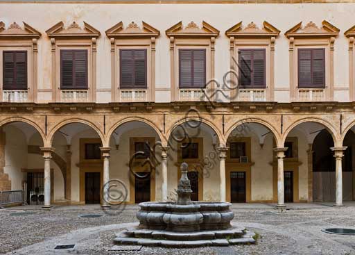 Palermo, Palazzo Reale o Palazzo dei Normanni, Cortile della Fontana: veduta.