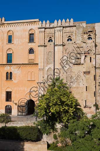 Palermo, Palazzo Reale o Palazzo dei Normanni: il prospetto Orientalenella sua variegata giustapposizione di volumi medioevali e moderni.