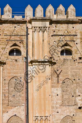 Palermo, Palazzo Reale o Palazzo dei Normanni: il prospetto Orientalenella sua variegata giustapposizione di volumi medioevali e moderni.