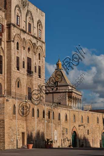 Palermo, Palazzo Reale o Palazzo dei Normanni, lato Nord Est: veduta della Torre PIsana e della Torre di Porta Nuova.