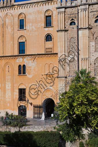 Palermo, Palazzo Reale o Palazzo dei Normanni,  lato Sud Ovest: matrimonio all'ingresso del palazzo.