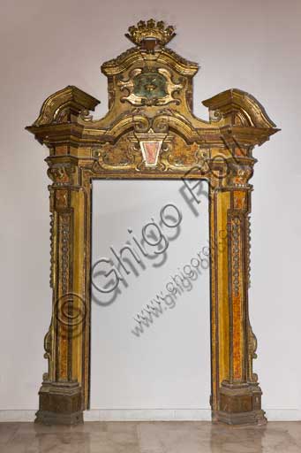 Palermo, Palazzo Reale o Palazzo dei Normanni, R1, commissioni:  portale di legno dorato di epoca borbonica.