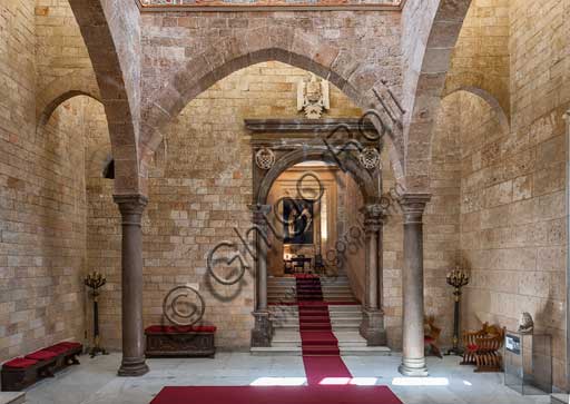 Palermo, Palazzo Reale o Palazzo dei Normanni, Torre Joharia, Sala dei Venti: veduta col portale rinascimentale.