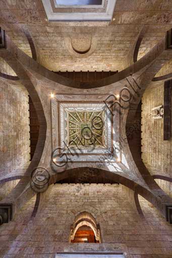 Palermo, Palazzo Reale o Palazzo dei Normanni, Torre Joharia, Sala dei Venti: cuspide lignea con al centro la Rosa dei Venti. Veduta zenitale.