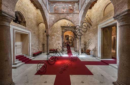 Palermo, Palazzo Reale o Palazzo dei Normanni, Torre Joharia, Sala dei Venti: veduta col portale rinascimentale.