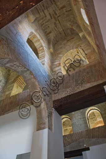 Palermo, Palazzo Reale o Palazzo dei Normanni,  Torre pisana, ambienti superiori: volte a monofore.