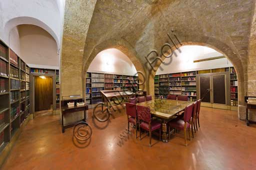 Palermo, Palazzo Reale o Palazzo dei Normanni, Torre Pisana, Sala del Tesoro o Zecca, oggi biblioteca: veduta.