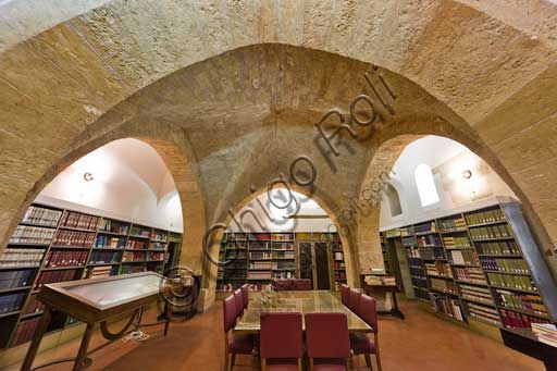 Palermo, Palazzo Reale o Palazzo dei Normanni, Torre Pisana, Sala del Tesoro o Zecca, oggi biblioteca: veduta.