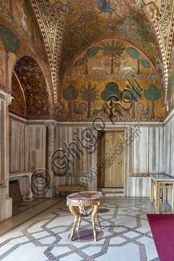 Palermo, The Royal Palace or Palazzo dei Normanni (Palace of the Normans), Pisana Tower,  the King Roger Room: view of the Room which was commissioned by King Roger II d'Altavilla. It is characterized by large mosaic surfaces of great value representing plant elements (palms and banana trees) and scenes of courtly and hunting style, symbols of the Norman power (hunting scenes with archers and deer, peacocks, swans, and mythological centaurs, griffins and other exotic animals including leopards and tigers among luxuriant vegetation). Mosaics are characterised by Greek Byzantiene style (XIII century).