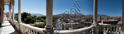 Palermo, Palazzo Reale o Palazzo dei Normanni: veduta dalla loggia di Torre di Porta Nuova sulla città, corso Calatafimi e la collina di Monreale.