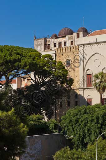 Palermo, Palazzo Reale o Palazzo dei Normanni: veduta del lato Sud Ovest con i giardini pensili del Bastione di S. Pietro.