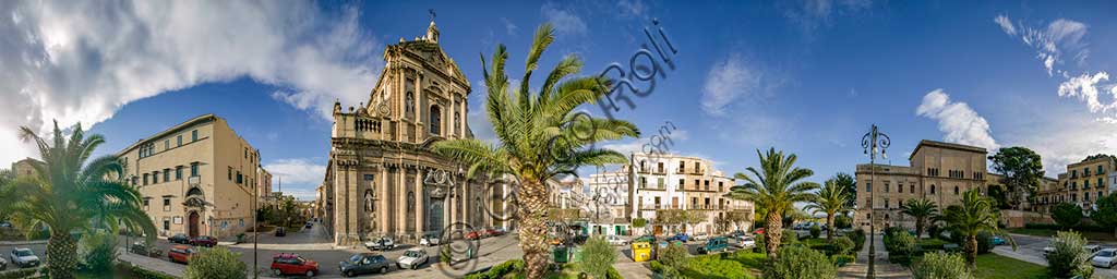 Palermo: veduta orbicolare di piazza della Kalsa, con la chiesa di S.ta Teresa.