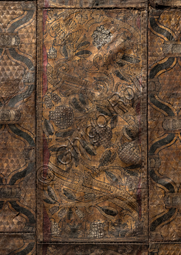 Pannello di cuoio appartenente alla collezione di corami cinquecenteschi di Stefano Bardini.