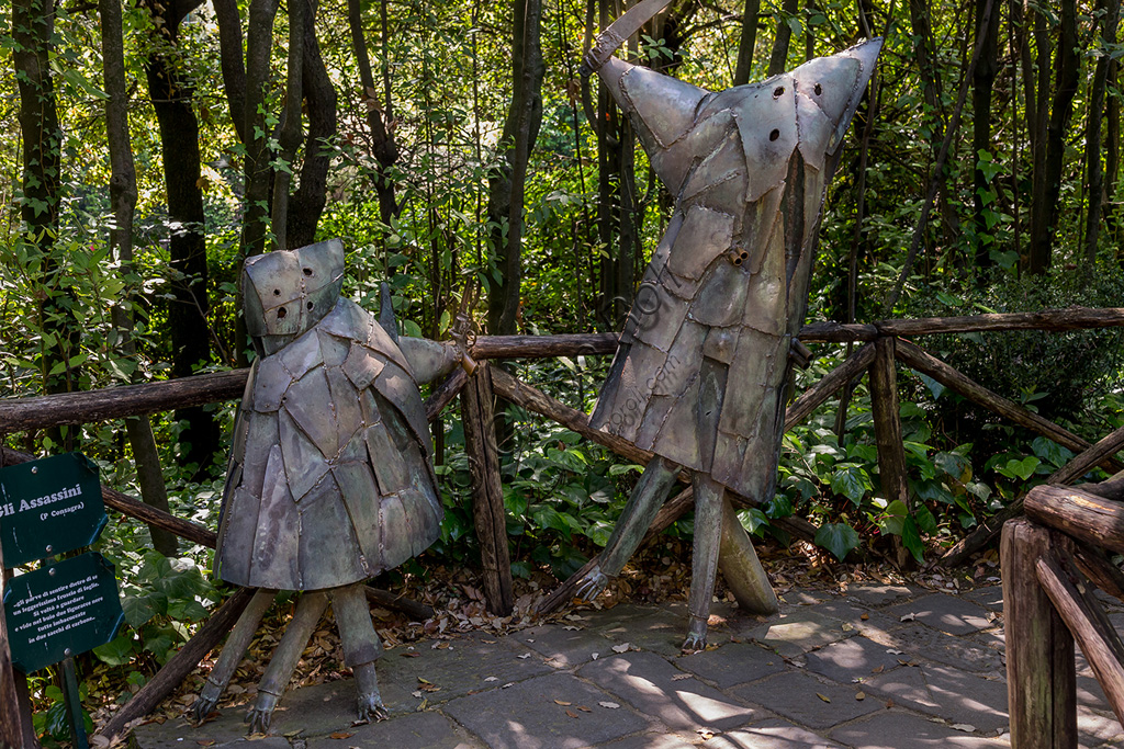 Pinocchio Park, The Land of Toys: the Bandits, bronze and steel statues by Pietro Consagra.