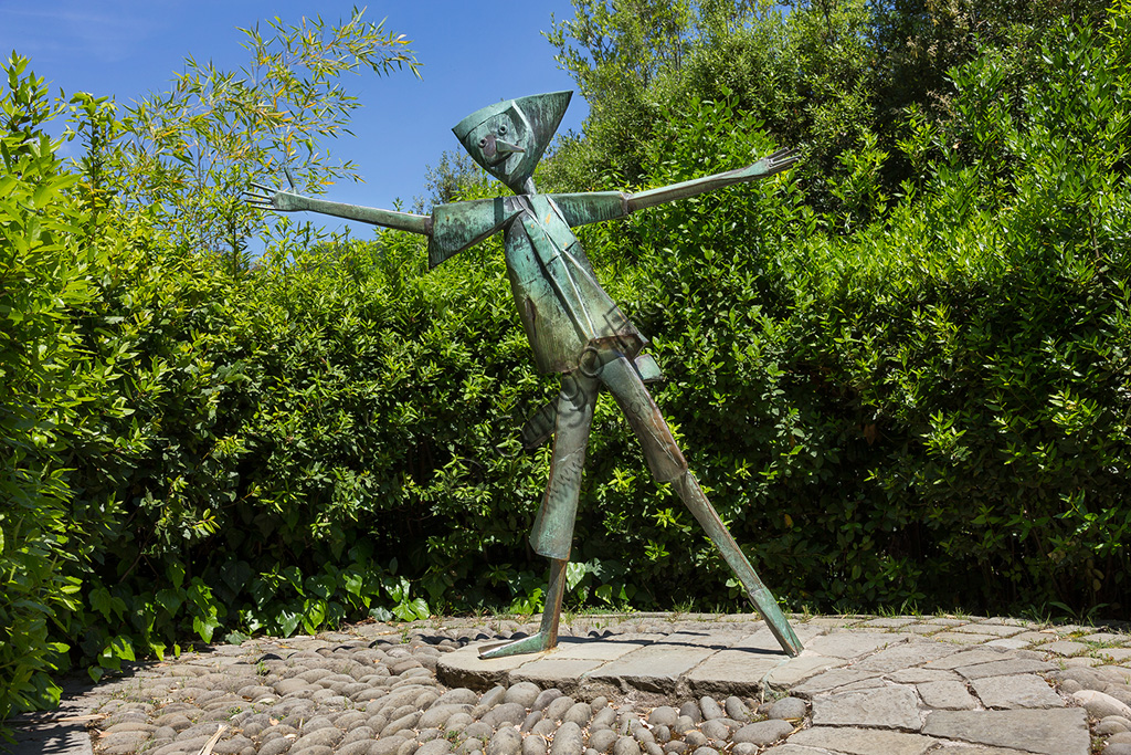 Pinocchio Park, The Land of Toys: Greeting Pinocchio, bronze and steel statue by Pietro Consagra.