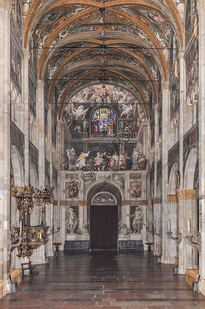 Parma, Duomo (Cattedrale di Sana Maria Assunta): navata centrale e controfacciata.