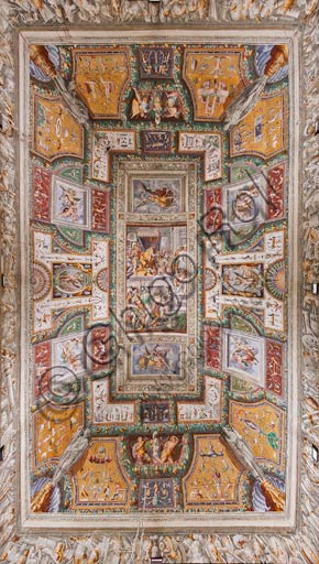 Parma, San Secondo, Rocca dei Rossi: il soffitto della Sala delle Gesta Rossiane. Al centro: Pier Maria Rossi riceve la decorazione dell'Ordine di S.Michele. Affreschi di Cesare Baglione, Jacopo Bertoia  e altri ca. 1570.