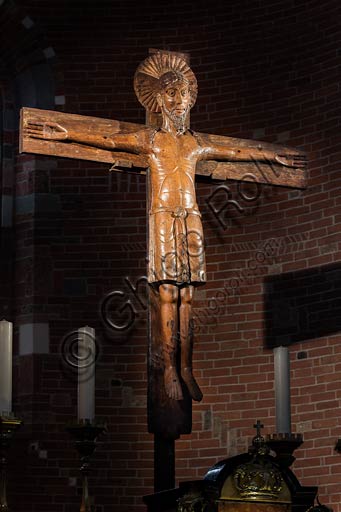 Piacenza, S. Savino Basilica: wooden Roanesque crucifix (XII century).