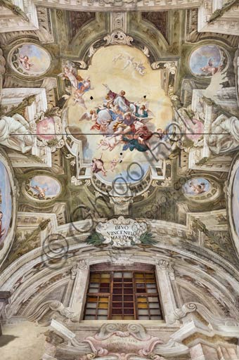 Piacenza, ex Chiesa di San Vincenzo, Sala dei Teatini: affreschi del XVIII secolo.