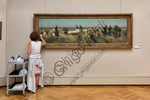 Piacenza, Galleria Ricci Oddi: una sala con restauratrice al lavoro.