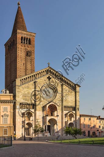 Piacenza, the Cathedral (Duomo) and the Episcopal Palace.